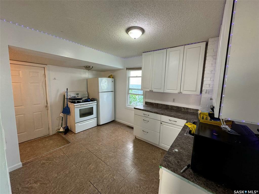 Property Photo:  1536 D Avenue N  SK S7L 1P6 