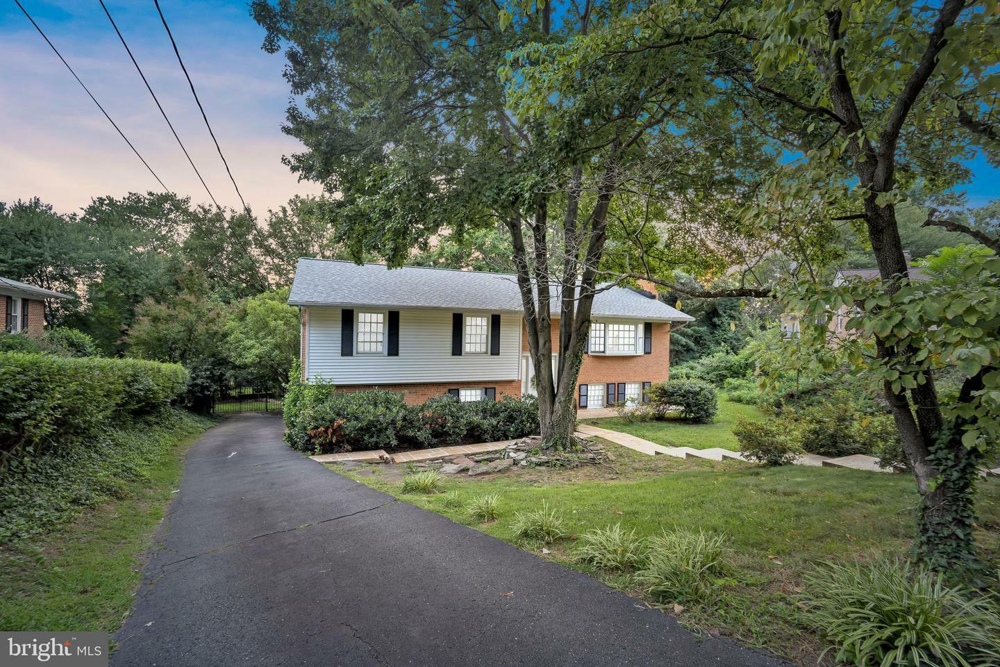 Property Photo:  4827 Peacock Avenue  VA 22304 