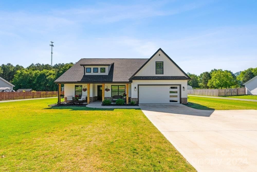 Property Photo: 1061 Ballenger Road SC 29349