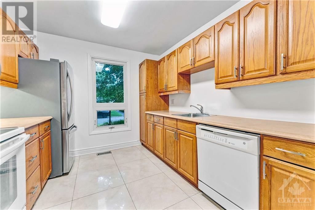 Property Photo:  971 Charlton Drive  ON K1J 8B2 