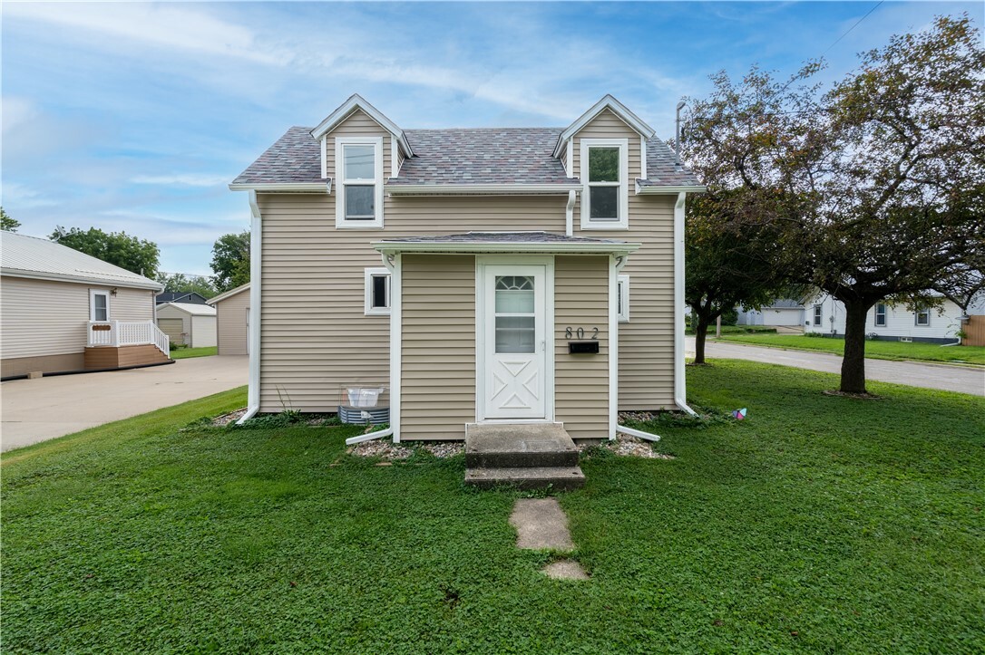 Property Photo:  802 E 8th Street N  IA 50208 