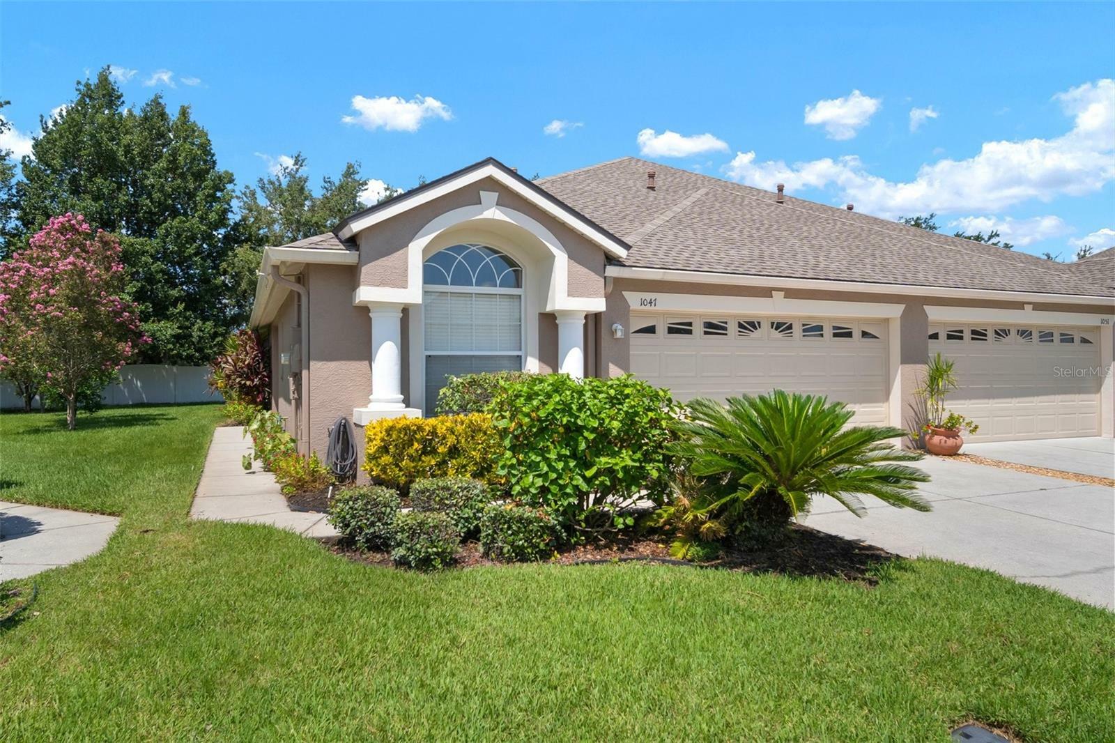 Property Photo:  1047 Bensbrooke Drive  FL 33543 