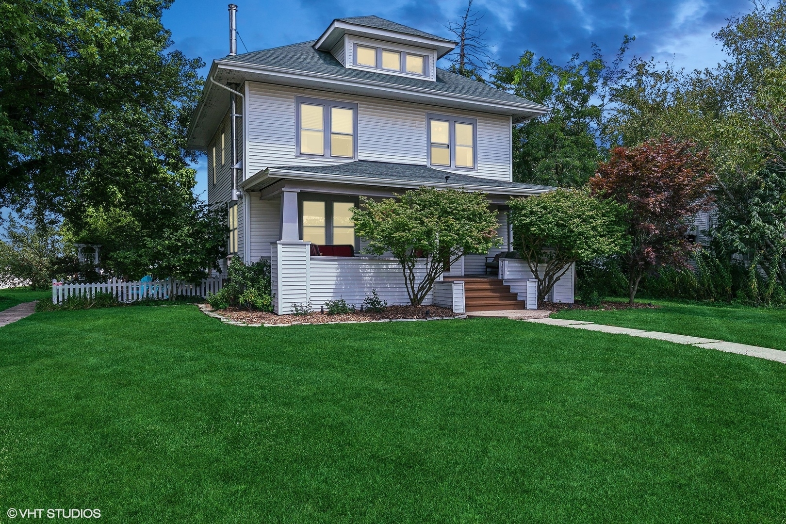 Property Photo:  301 E Corning Avenue  IL 60468 