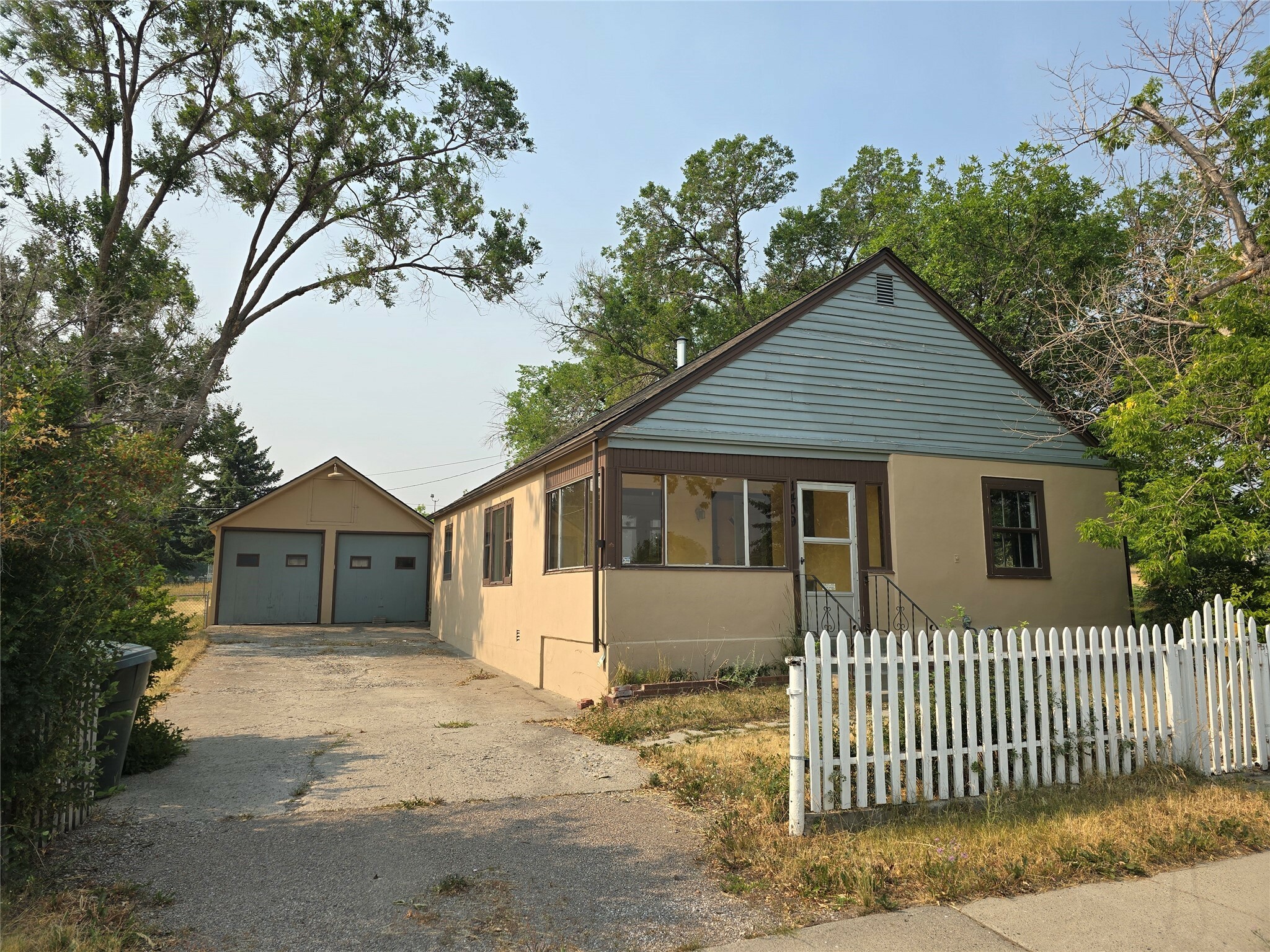 Property Photo:  1409 Poplar Street  MT 59601 