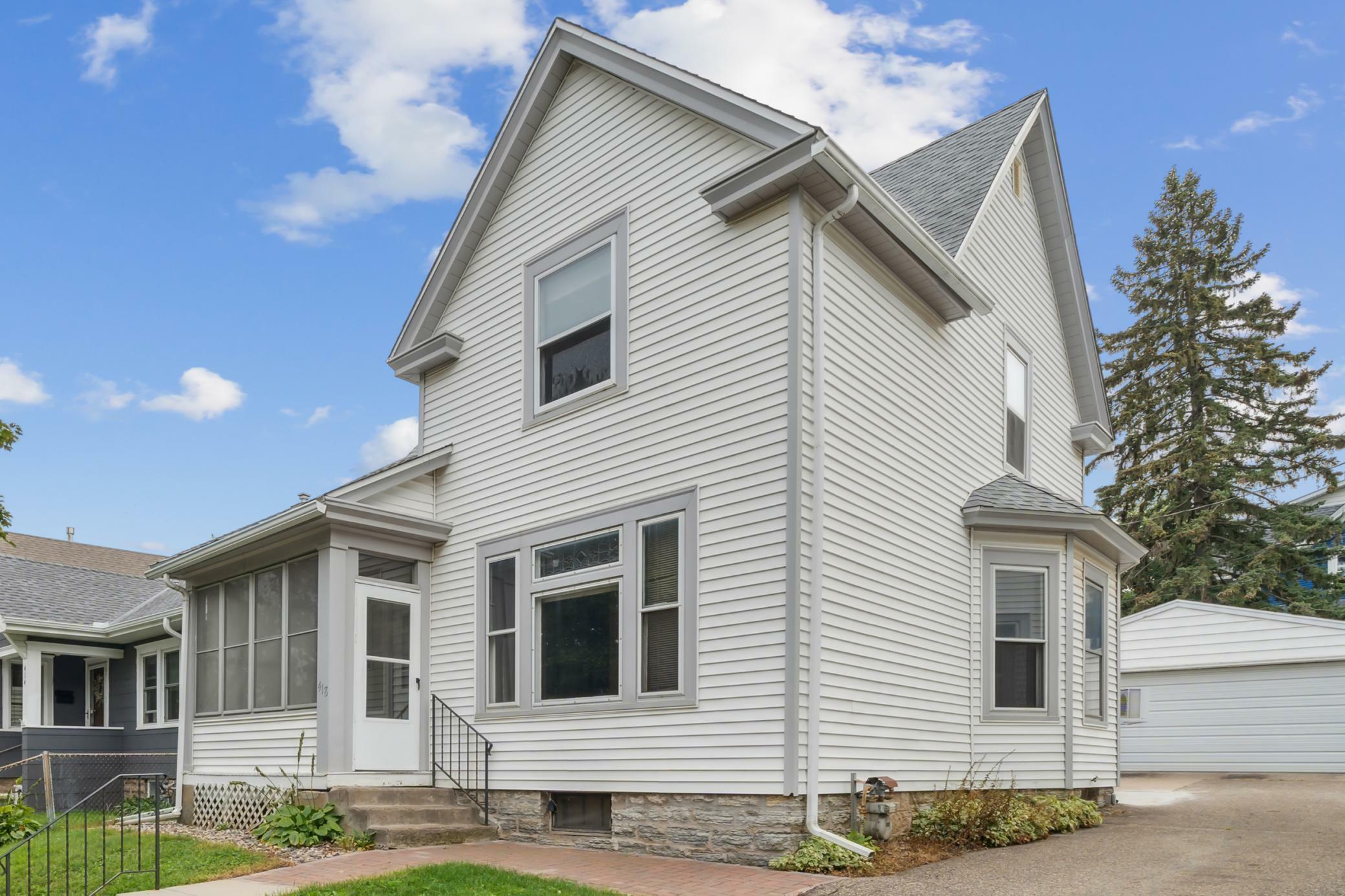 Property Photo:  418 Baker Street W  MN 55107 