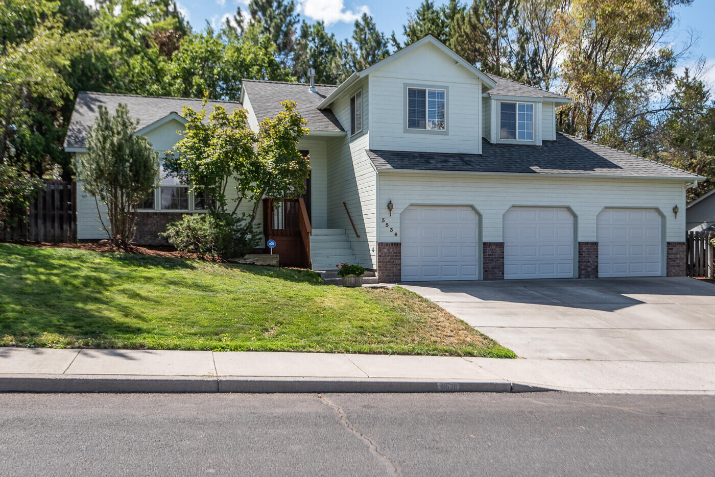 Property Photo: 3536 SW Wickiup Avenue OR 97756