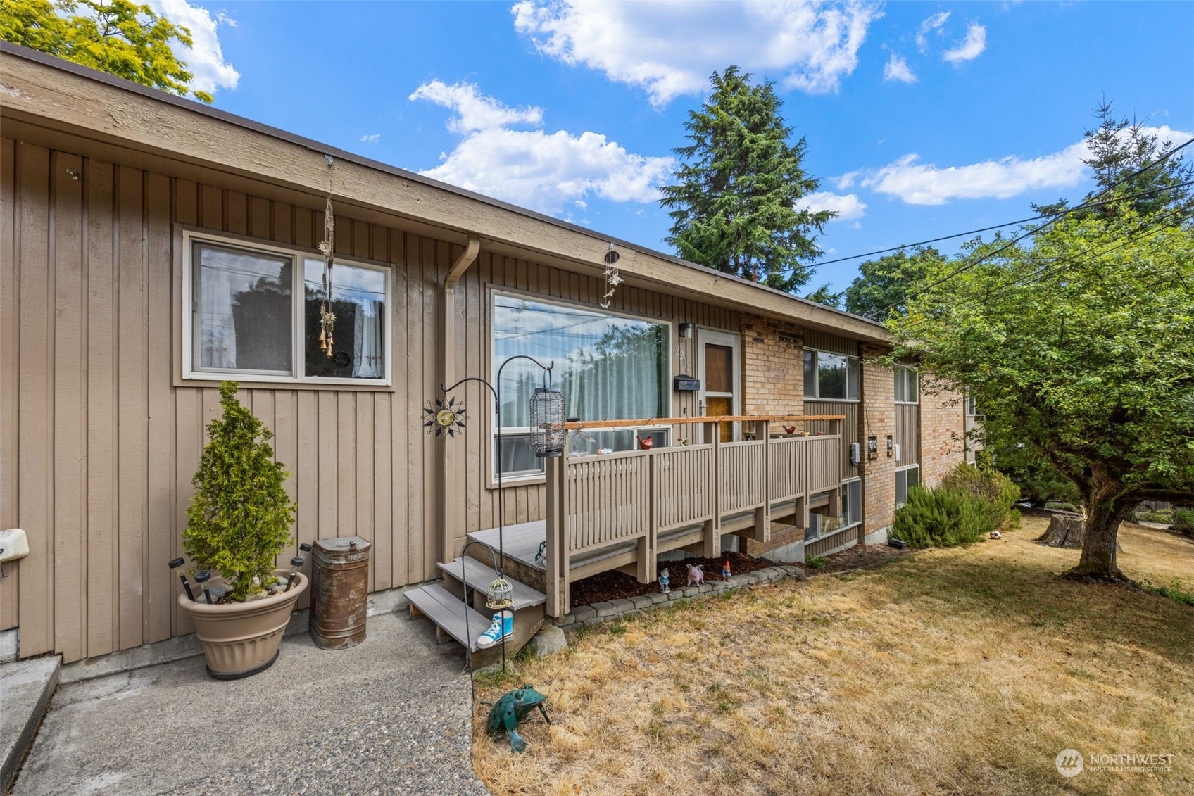 Property Photo:  3001 22nd Avenue W  WA 98199 