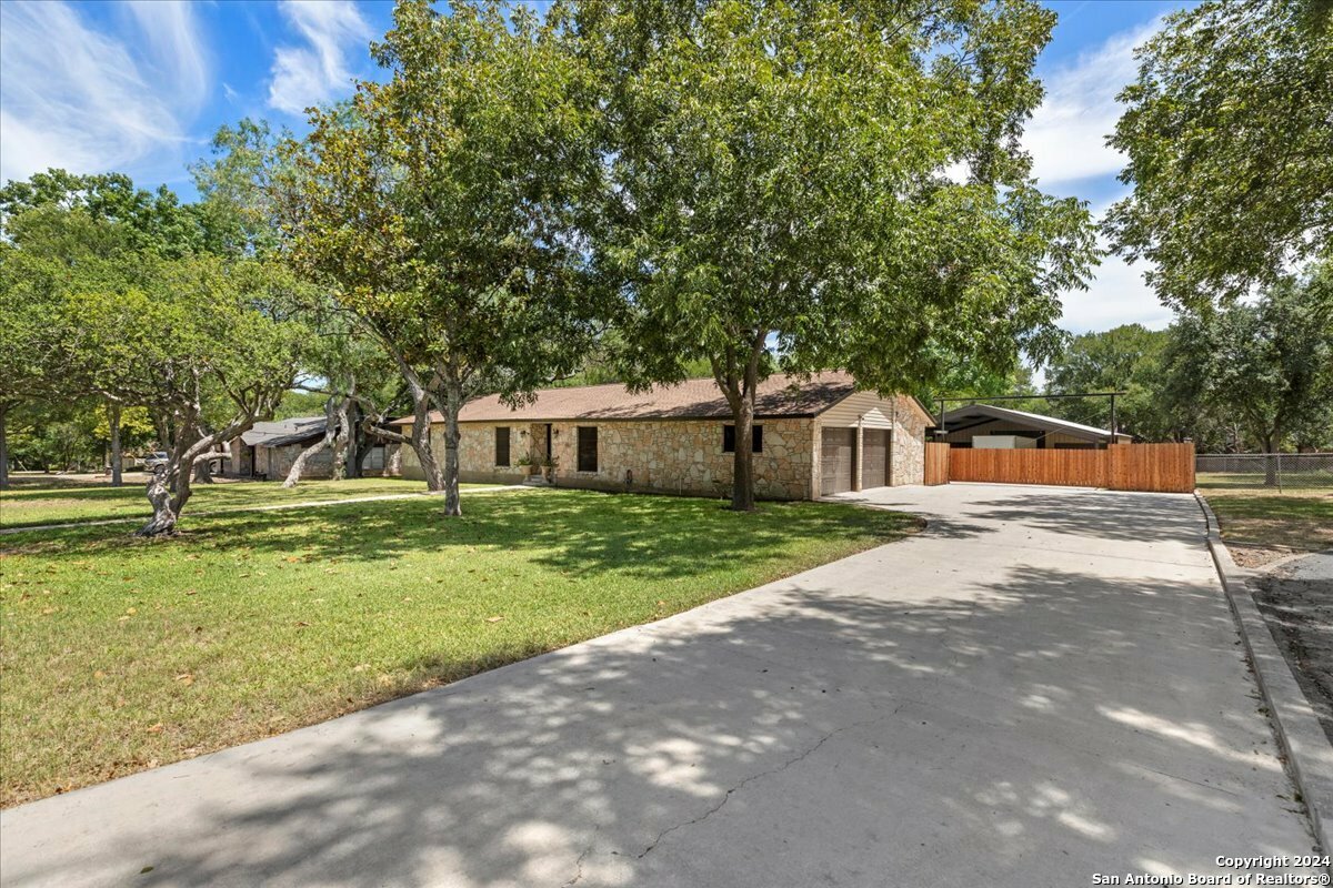 Property Photo:  920 Antler Dr  TX 78154 