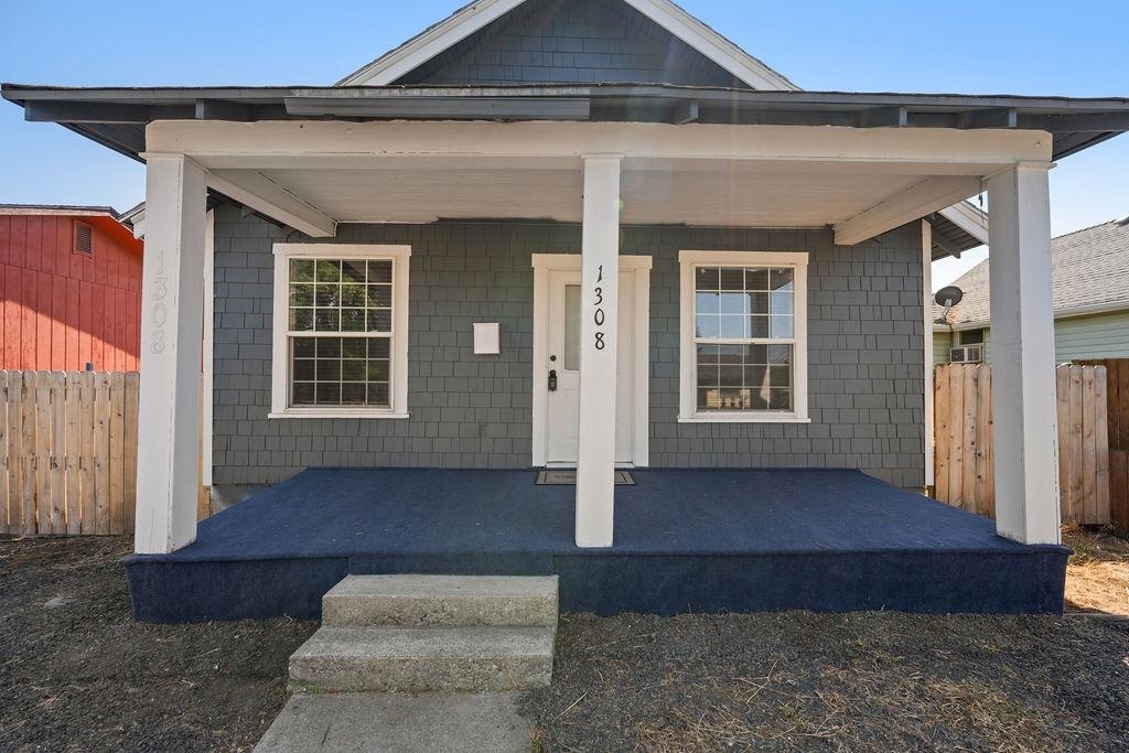 Property Photo:  1308 E Longfellow Ave  WA 99207 