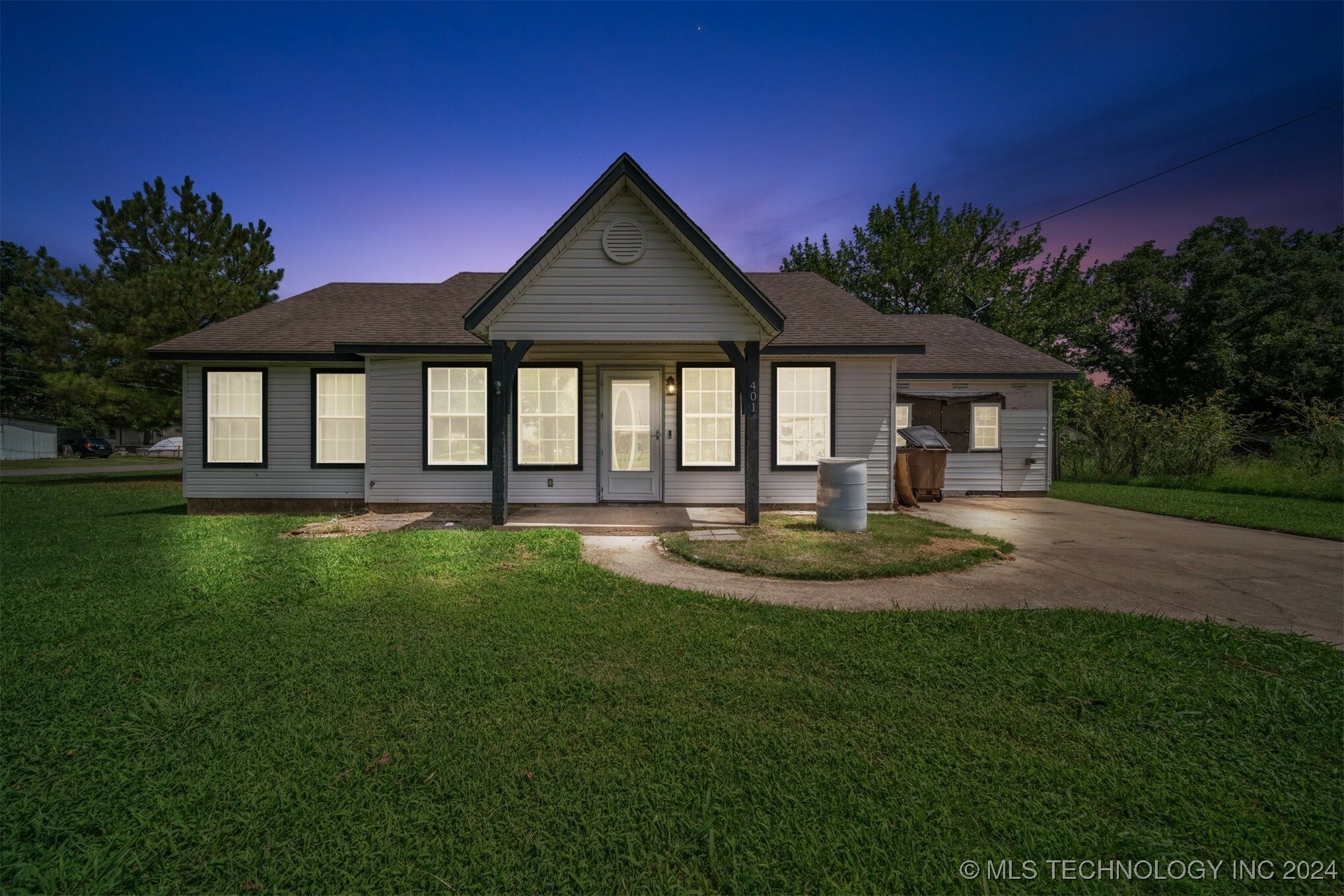 Property Photo:  401 S Monroe Avenue  OK 74467 