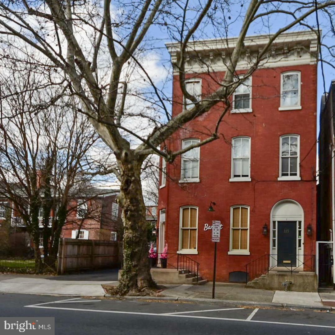 Property Photo:  113 E Walnut Street  PA 17602 