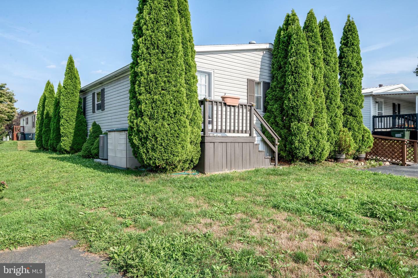 Property Photo:  202 Sunningdale Court N  PA 17603 