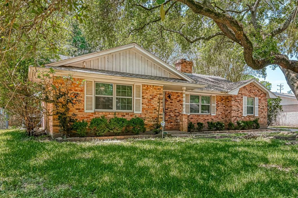 Property Photo:  8015 Edgemoor Drive  TX 77036 