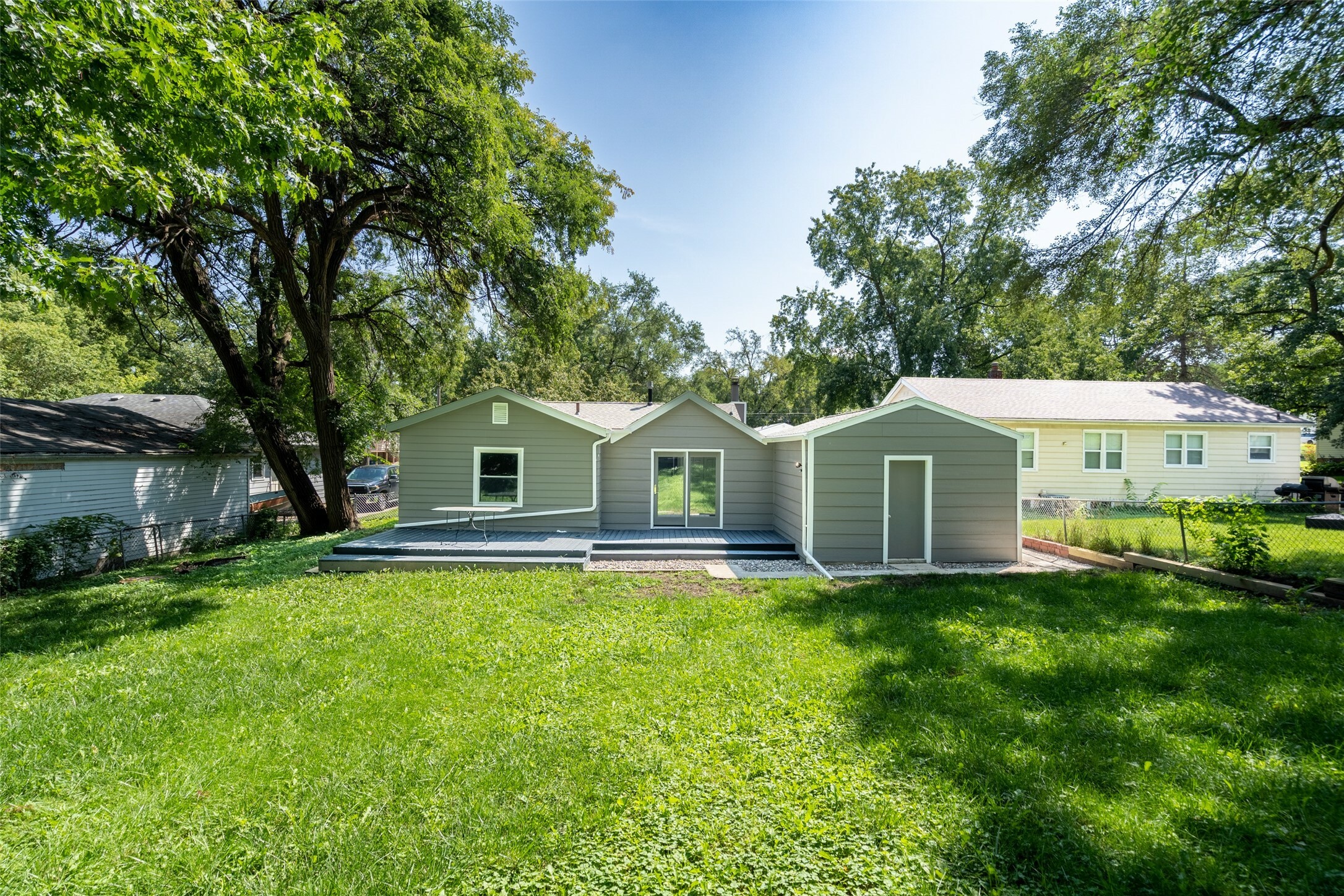 Property Photo:  2404 SE 6th Street  IA 50315 