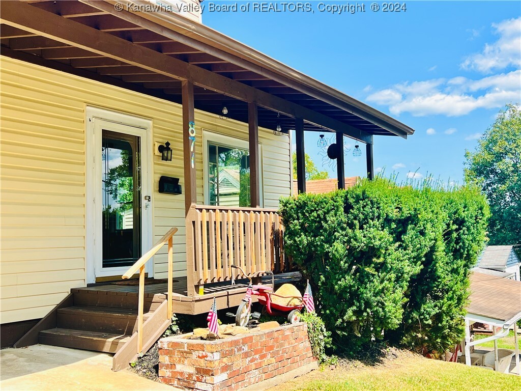 Property Photo: 871 S Washington Street WV 25177