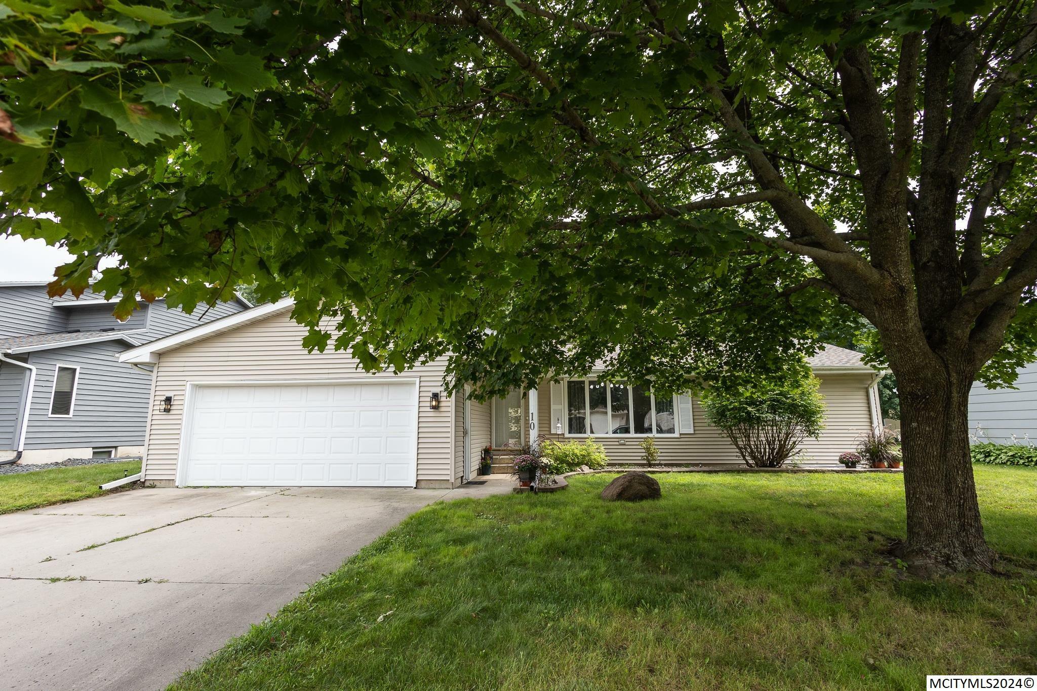 Property Photo:  10 Lexington Sq  IA 50401 