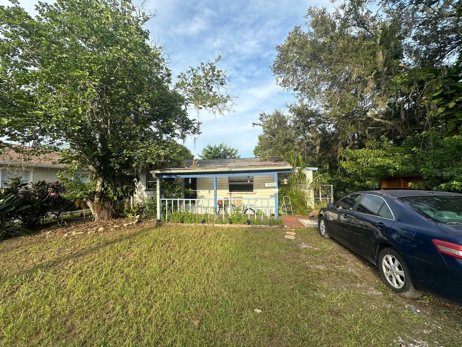 Property Photo:  3509 20 Street E  FL 34208 