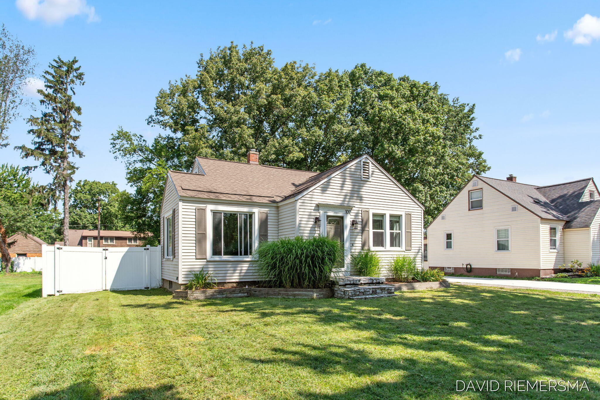 Property Photo:  109 E 34th Street  MI 49423 