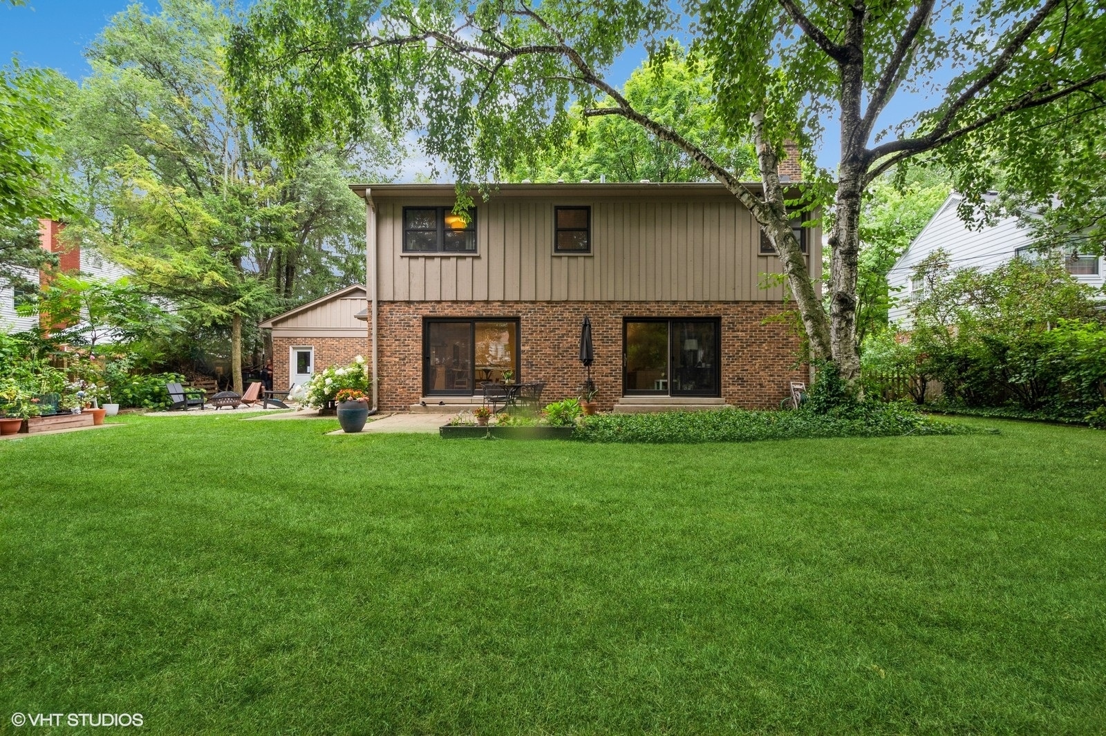 Property Photo:  2028 Avondale Lane  IL 60091 