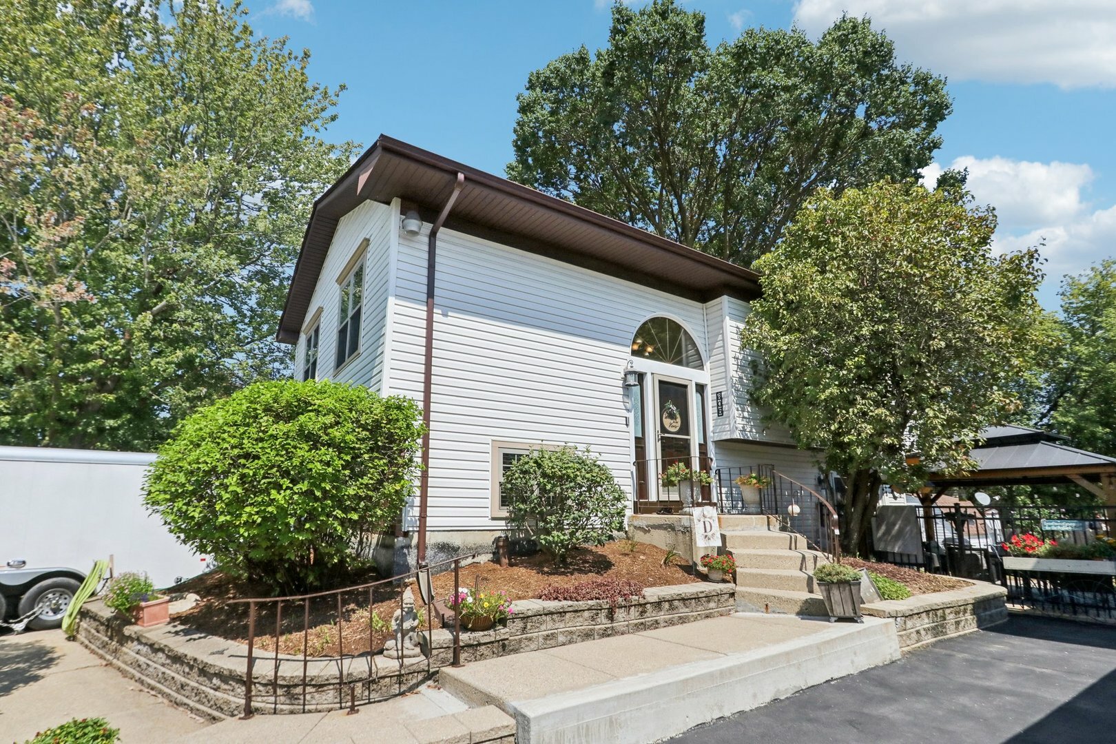 Property Photo: 605 Nez Perce Court IL 60188