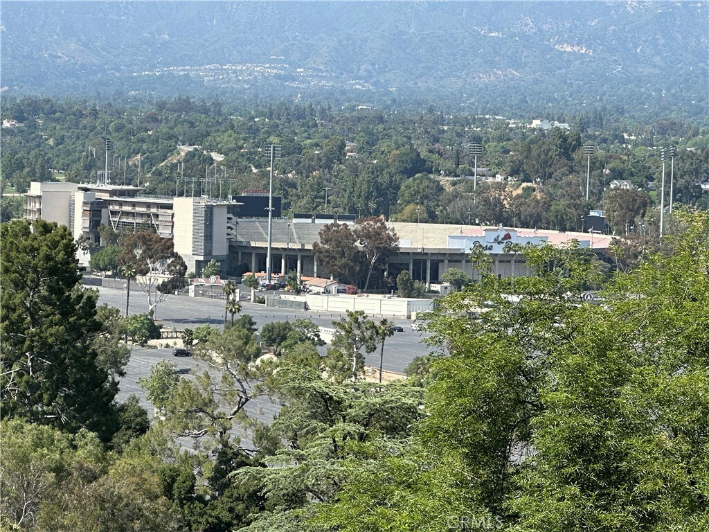 Property Photo:  920 Glen Oaks Boulevard  CA 91105 