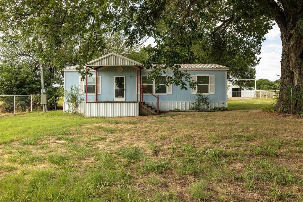 Property Photo:  207 Lazy B Lane  TX 76082 