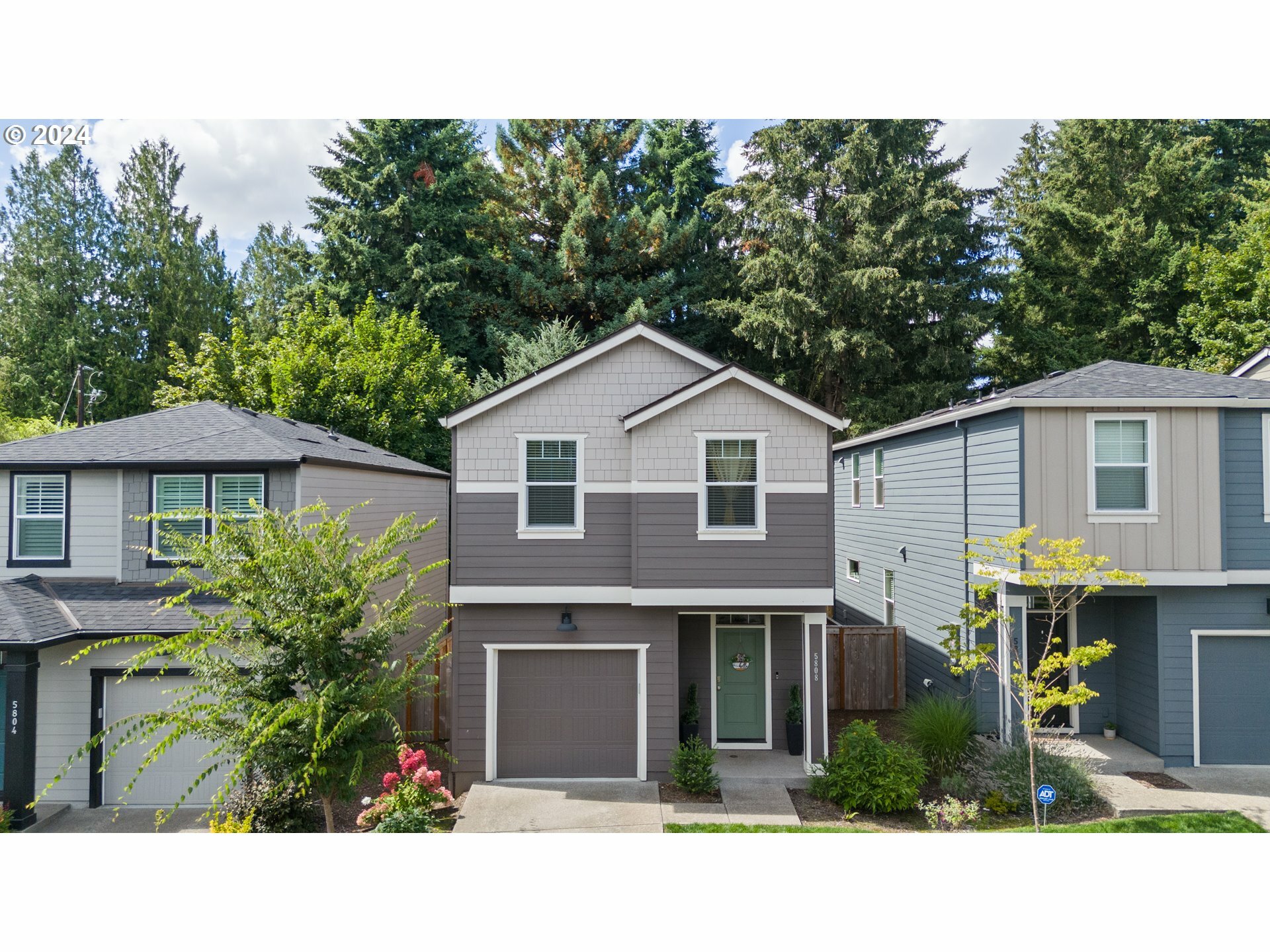 Property Photo:  5808 NE 80th Ct  WA 98662 