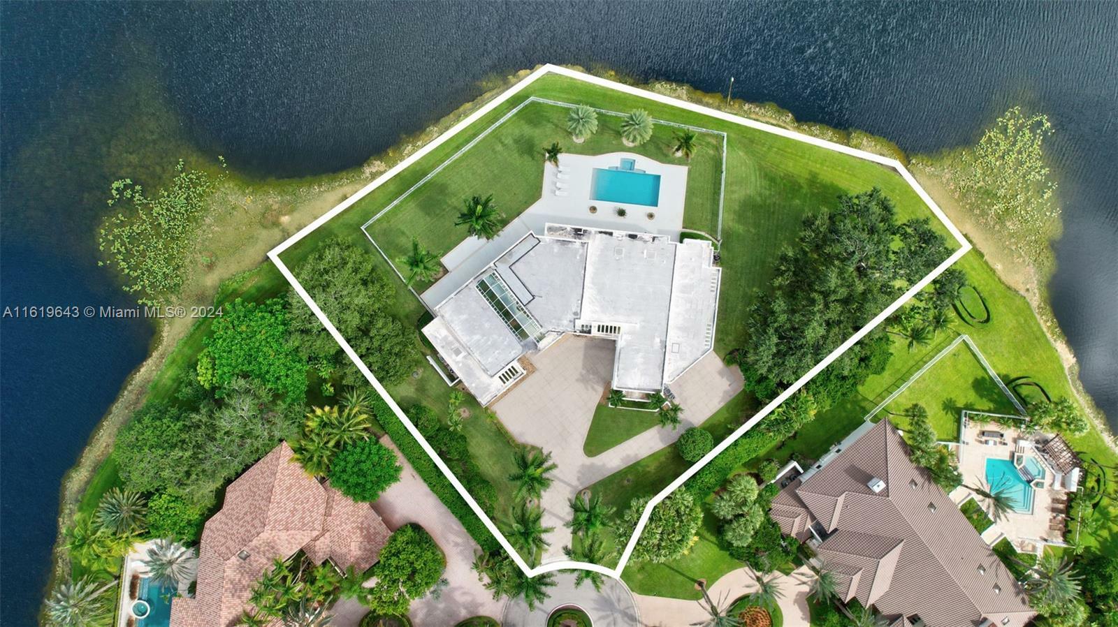 Property Photo:  2940 Surrey Ln  FL 33331 