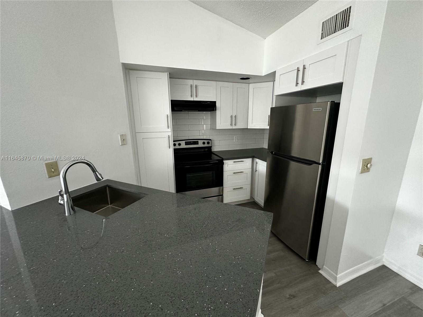 Property Photo:  457 Vista Isles Dr 2122  FL 33325 