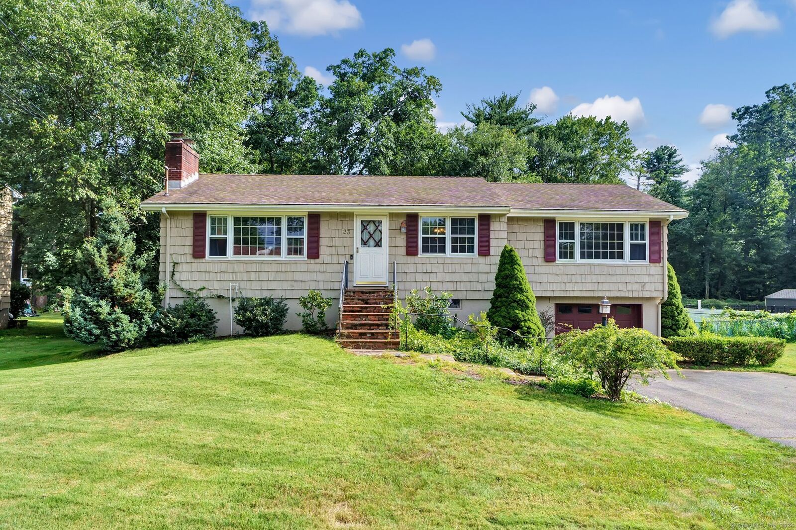 Property Photo:  23 Timber Trail  CT 06111 