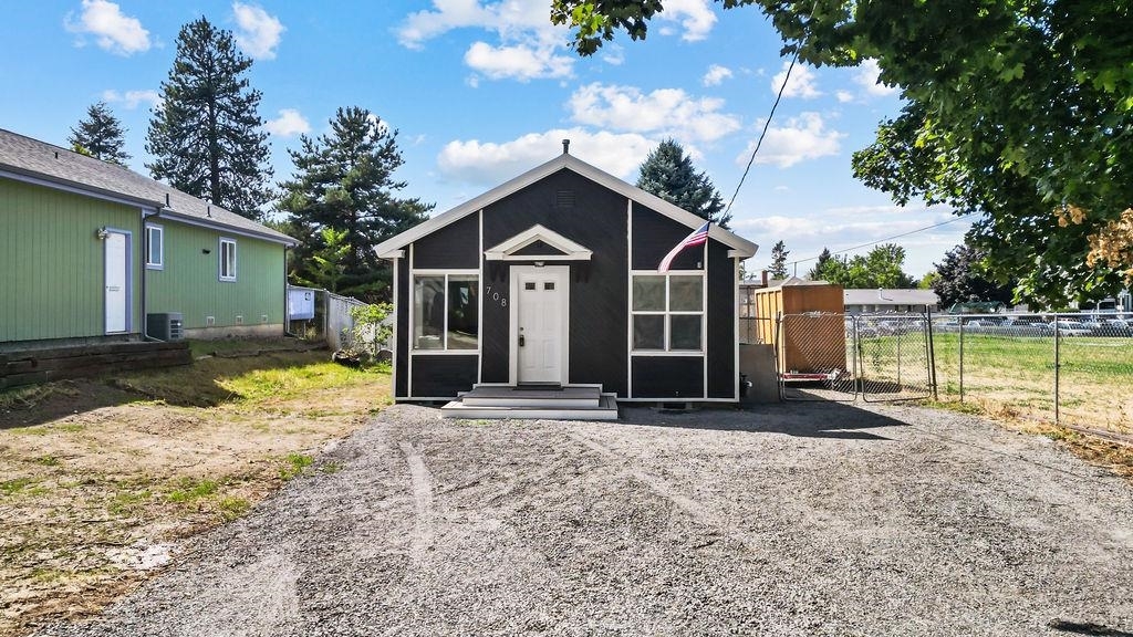 Property Photo:  708 S Rebecca St  WA 99202 