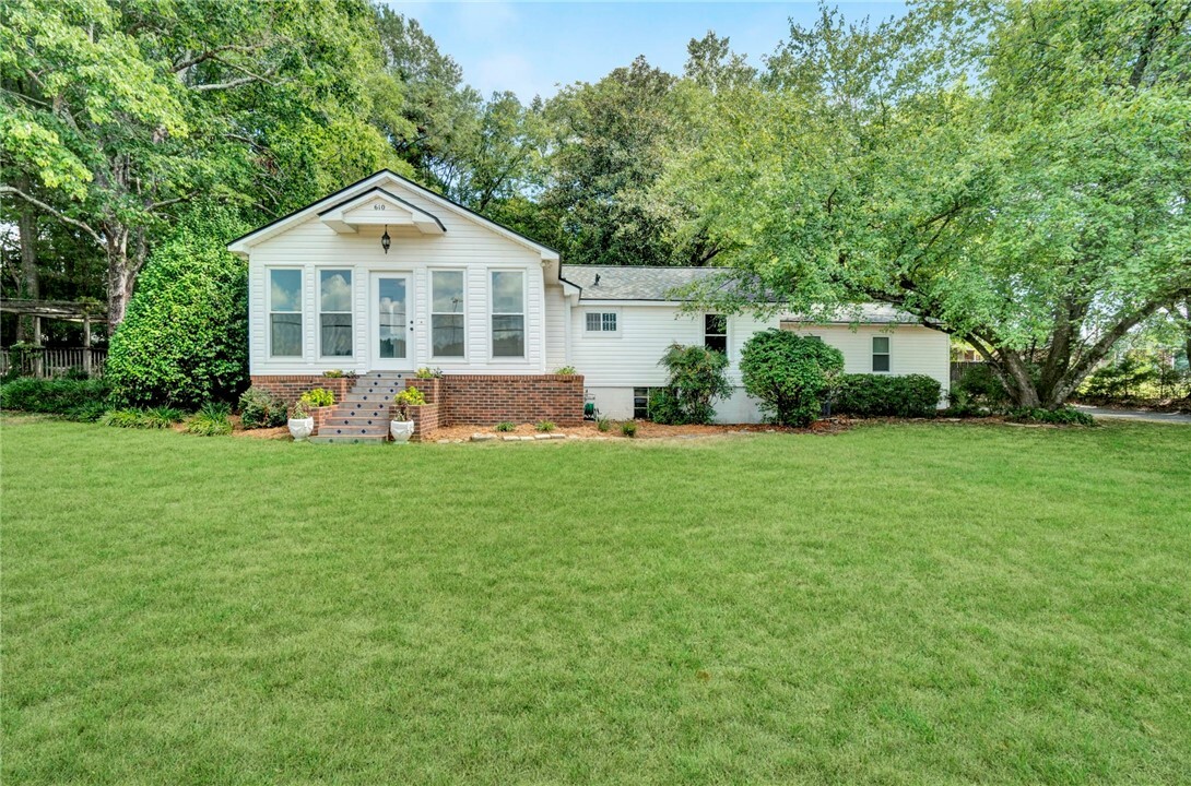 Property Photo:  610 Wesleyan Drive  SC 29630 