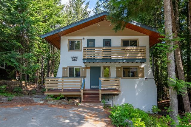 Property Photo: 3121 Hawthorne Place BC V8E 0B8