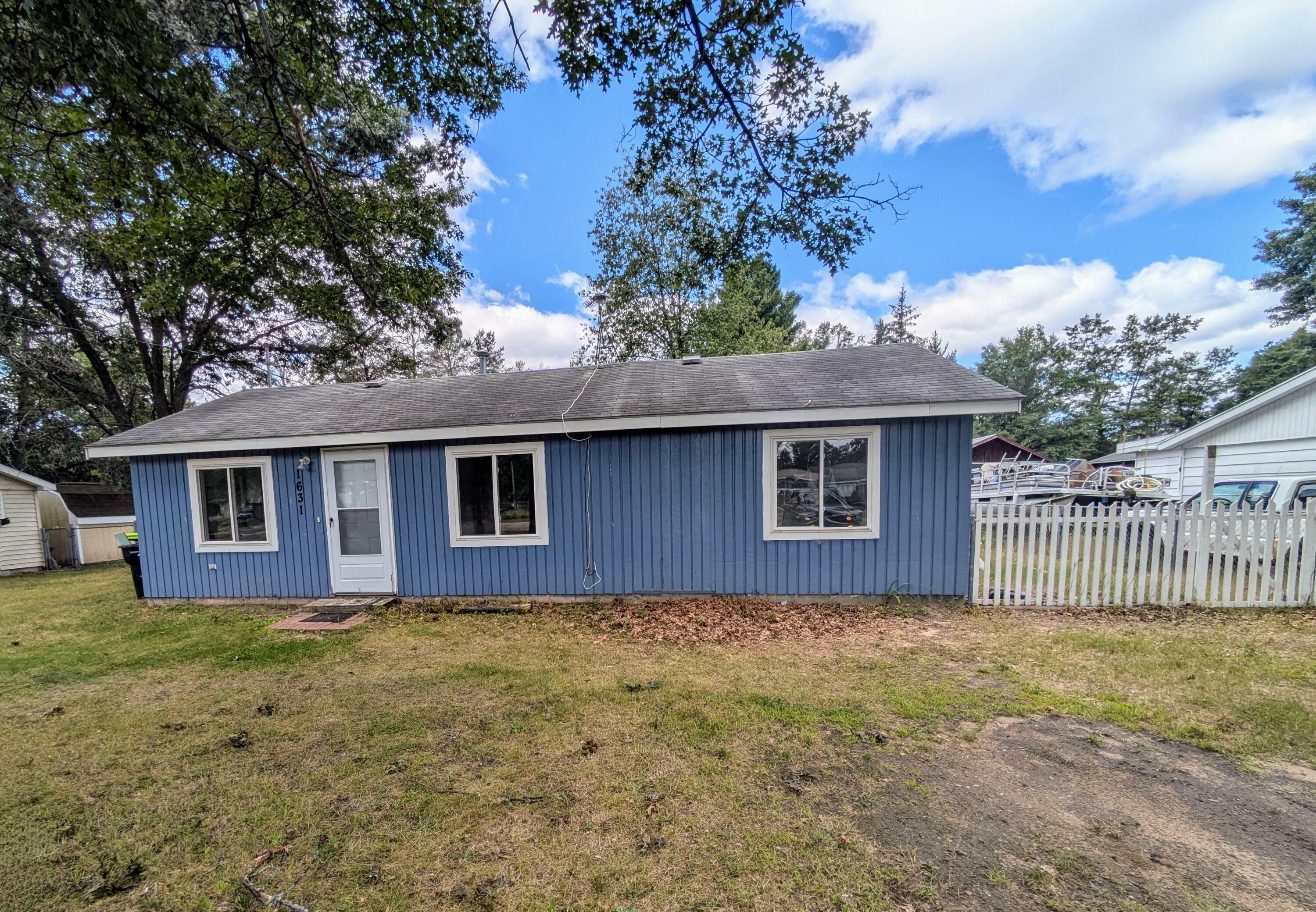 Property Photo:  1631 Dartmouth  MI 48656 