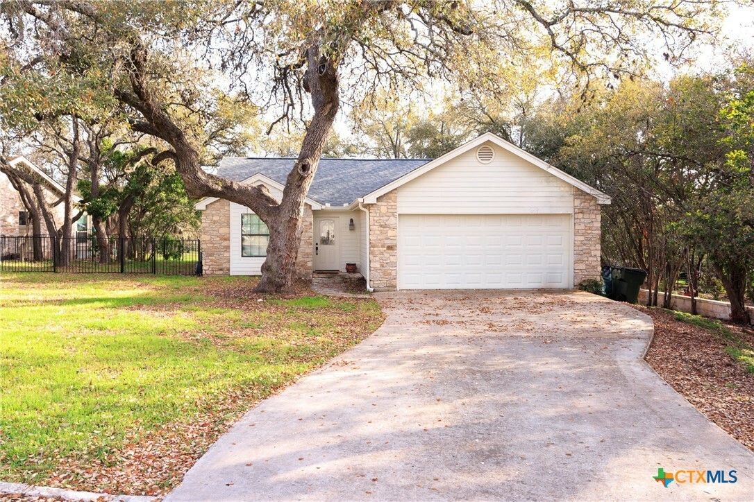 Property Photo:  34 Pebblebrook Lane  TX 78676 