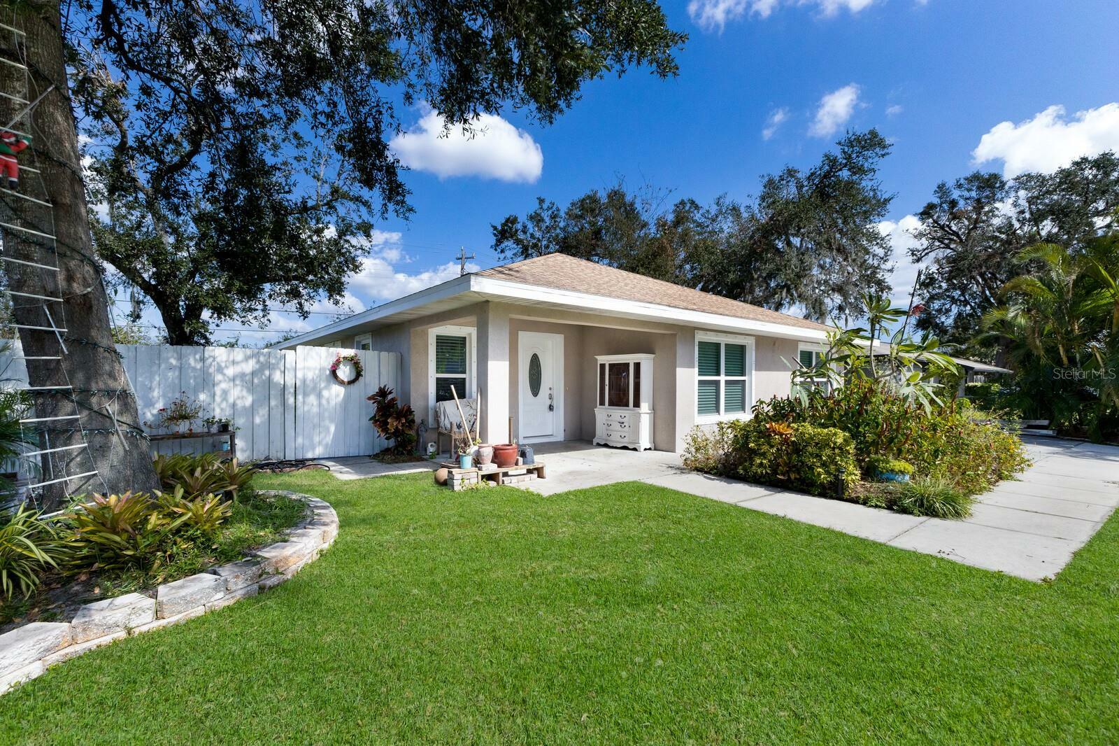 Property Photo:  1116 26th Street Court E  FL 34221 