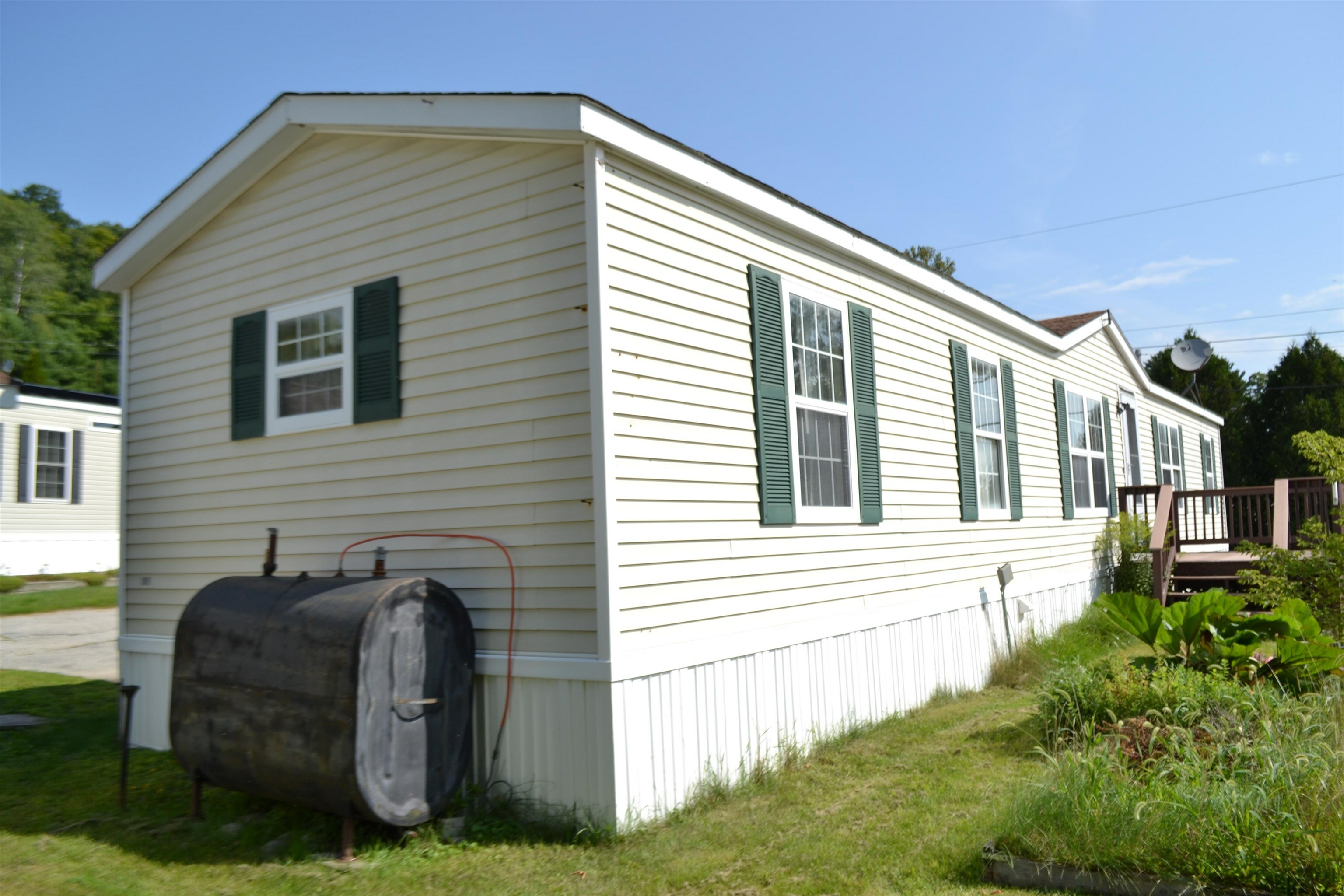 Property Photo:  3 Hilltop Manor Mobile Home Park  NH 03561 