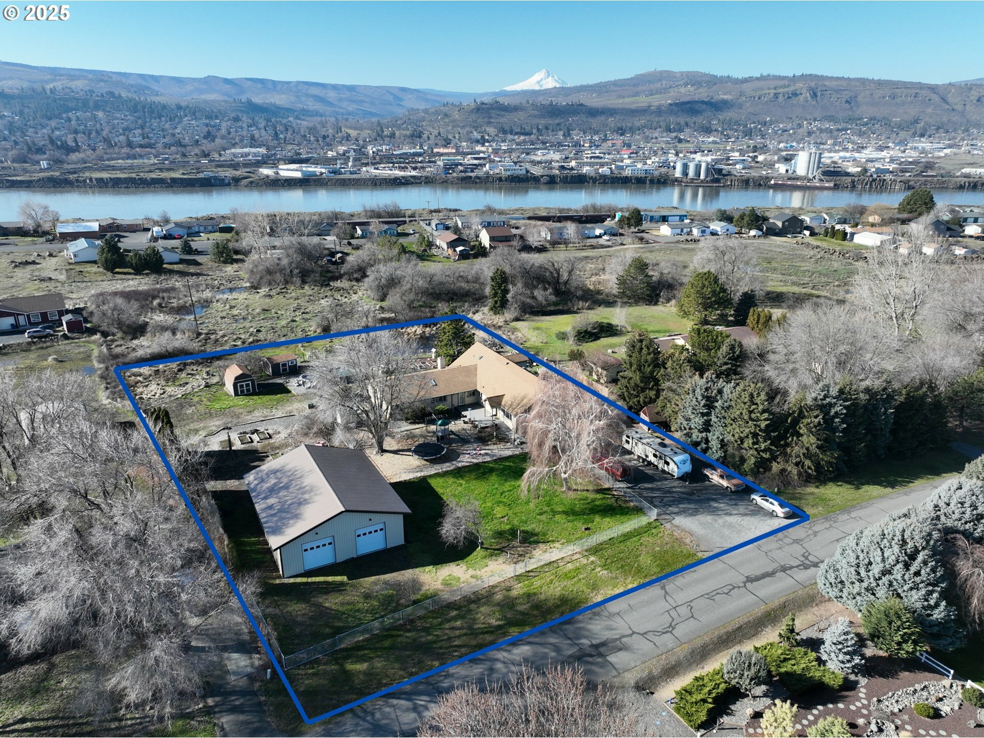 Property Photo:  508 3rd Ave  WA 98617 