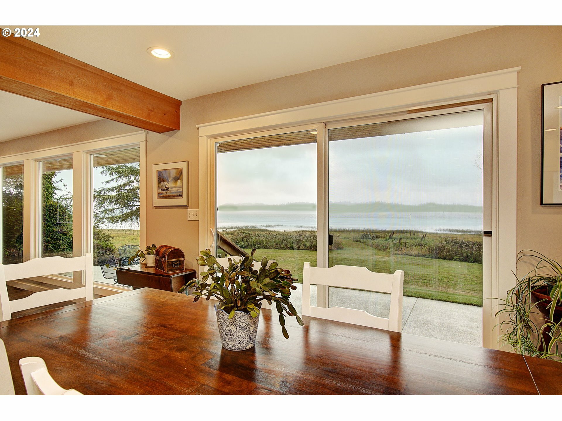 Property Photo: 24424 Sandridge Rd WA 98640