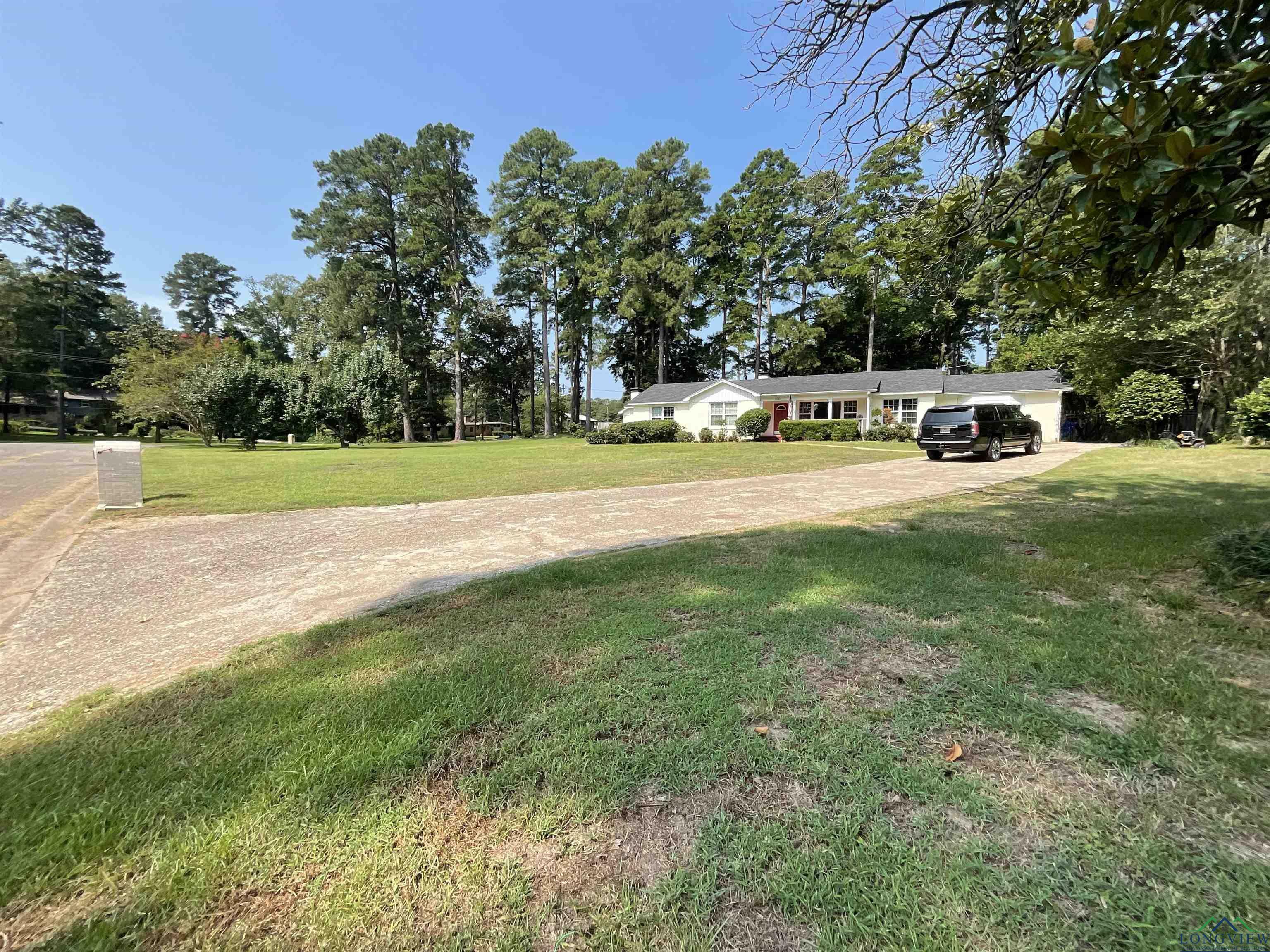 Property Photo:  600 Shadywood Drive  TX 75672 