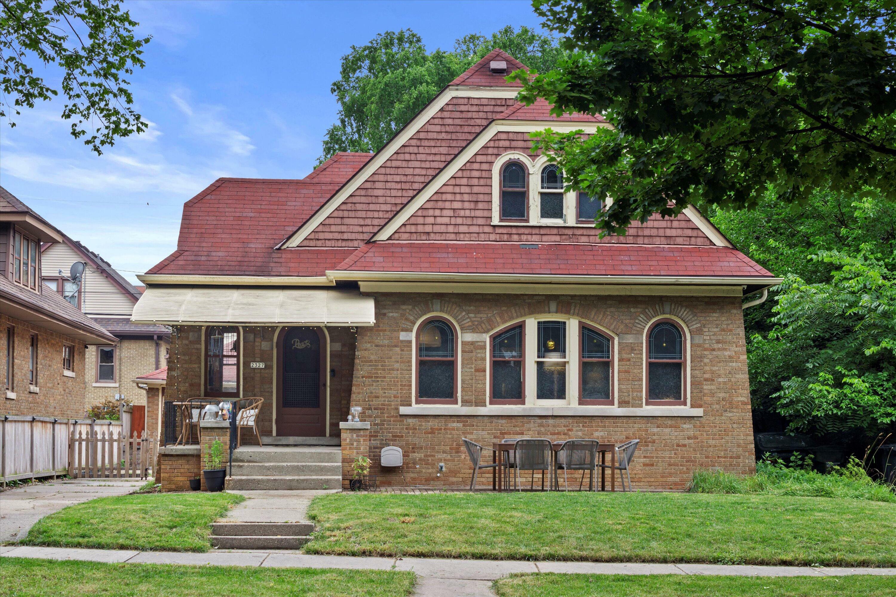 2327 Lefeber Ave  Wauwatosa WI 53213 photo