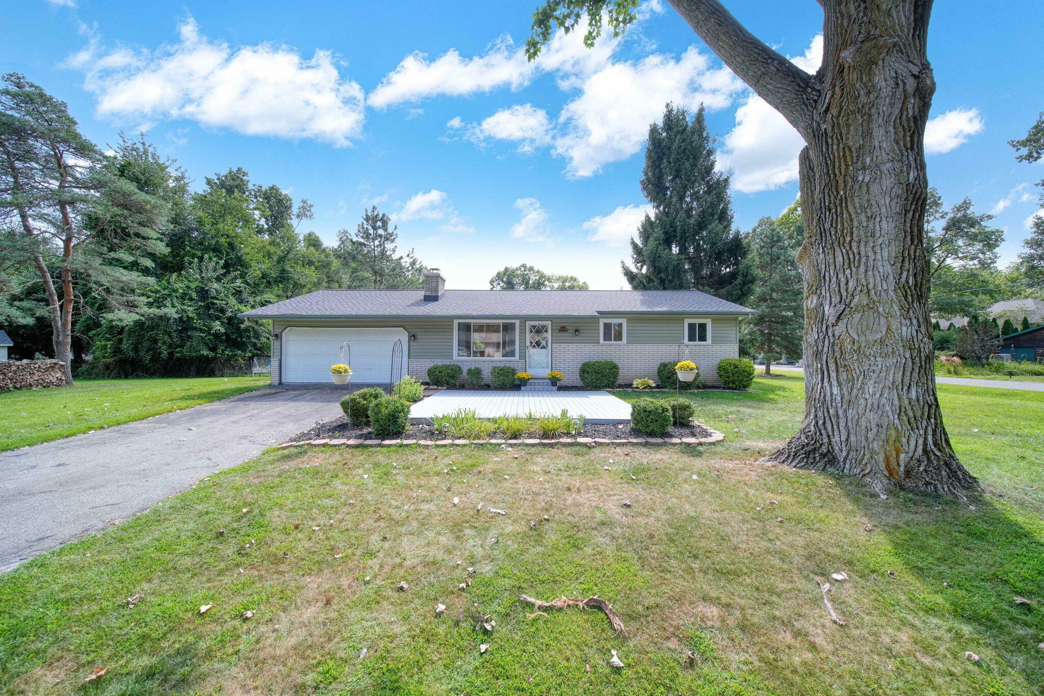 Property Photo:  11585 Dublin Circle  MI 49249 