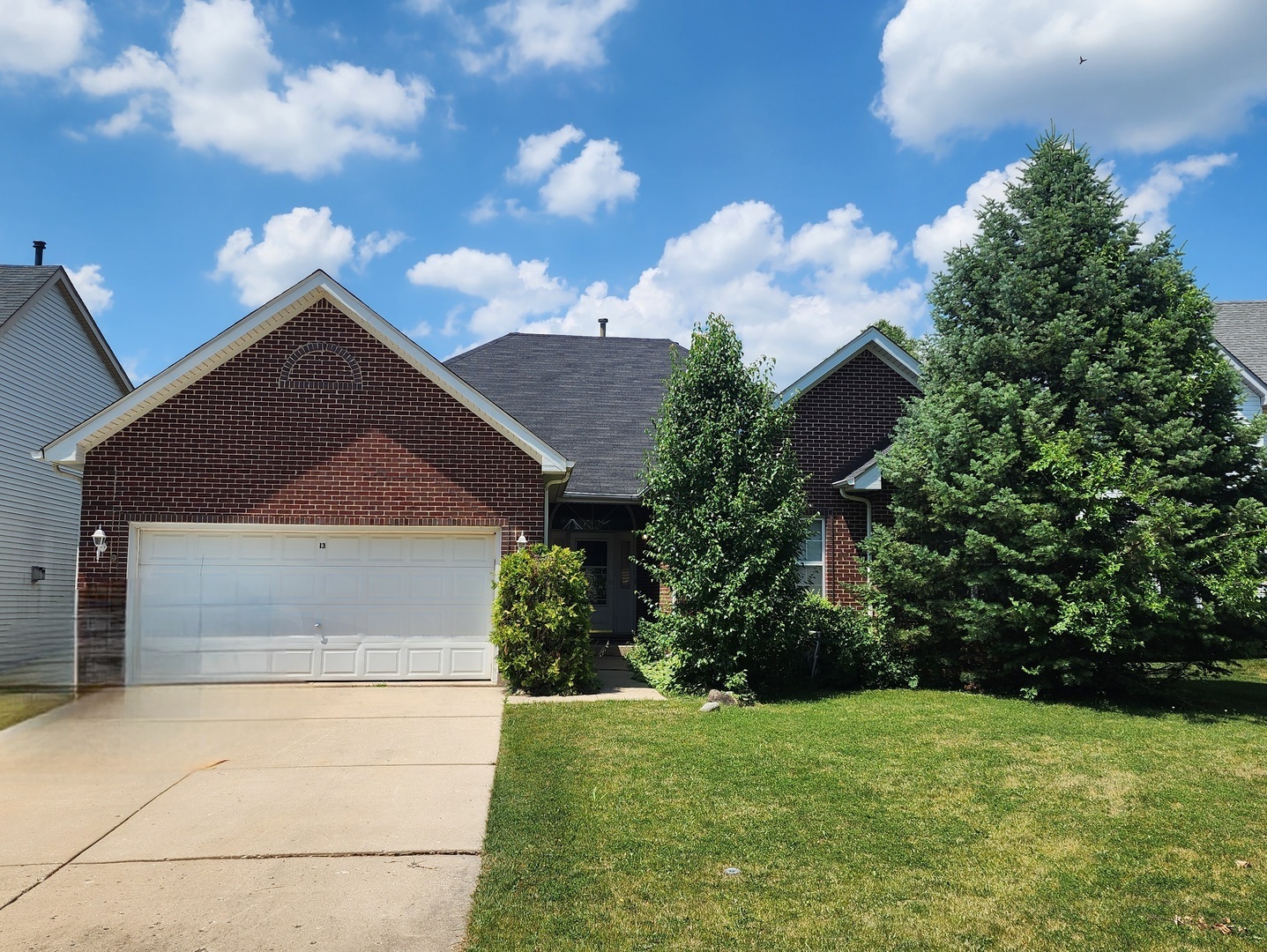 Property Photo:  13 Sugarcreek Court  IL 60156 