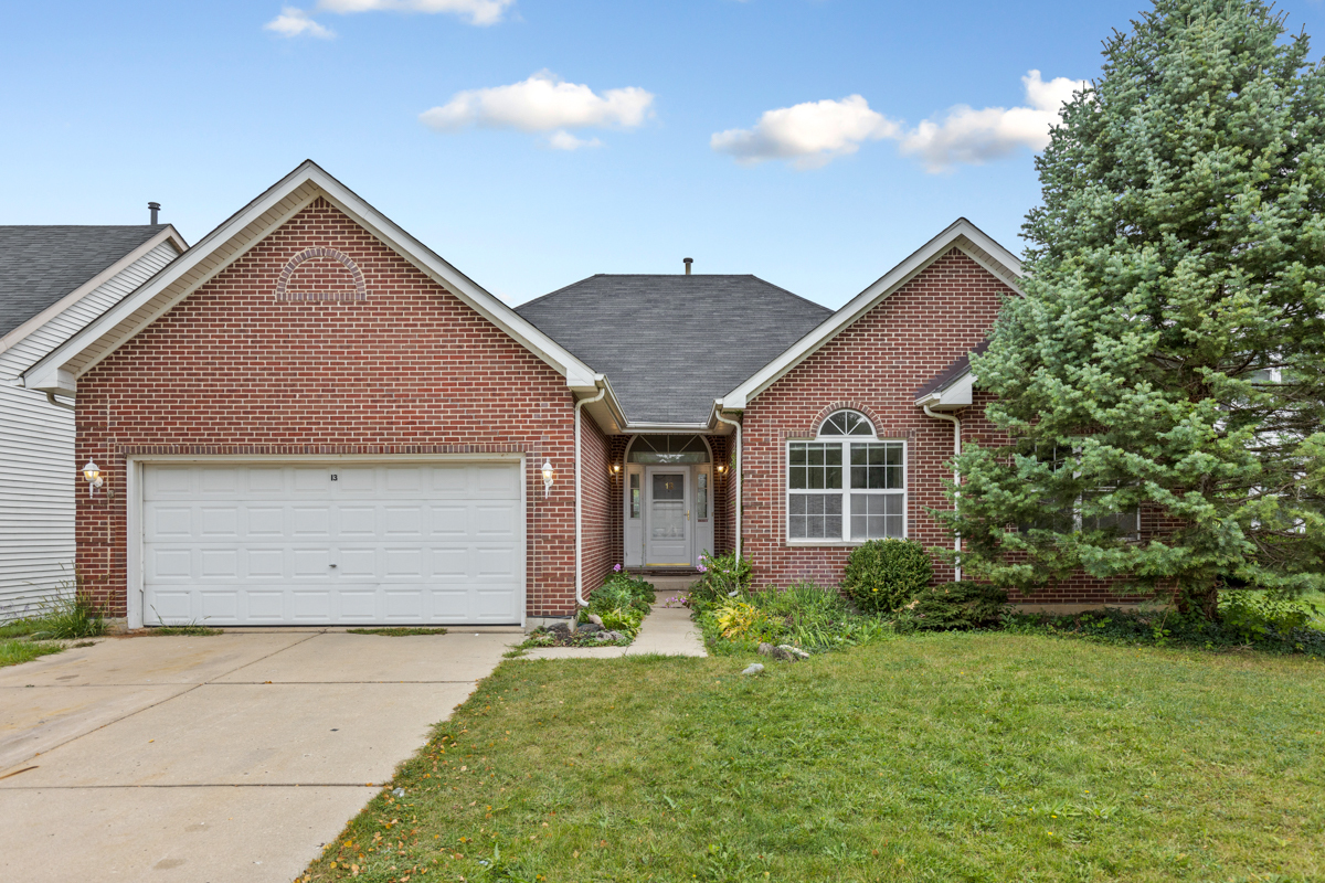 Property Photo: 13 Sugarcreek Court IL 60156