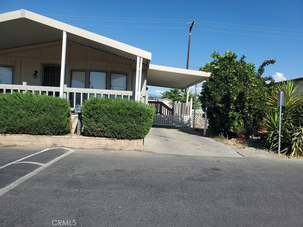 Property Photo:  530 W Devonshire Avenue 9  CA 92543 