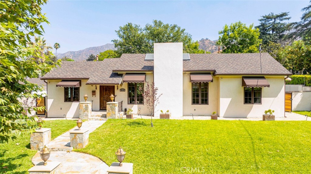 Property Photo: 859 W Kenneth Road CA 91202