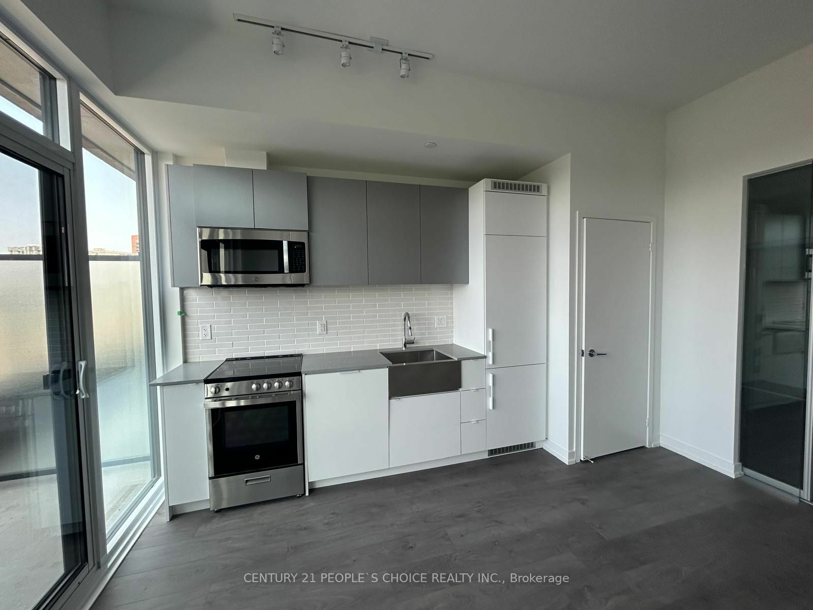 Property Photo:  270 Dufferin St E 520  ON M6K 0H8 