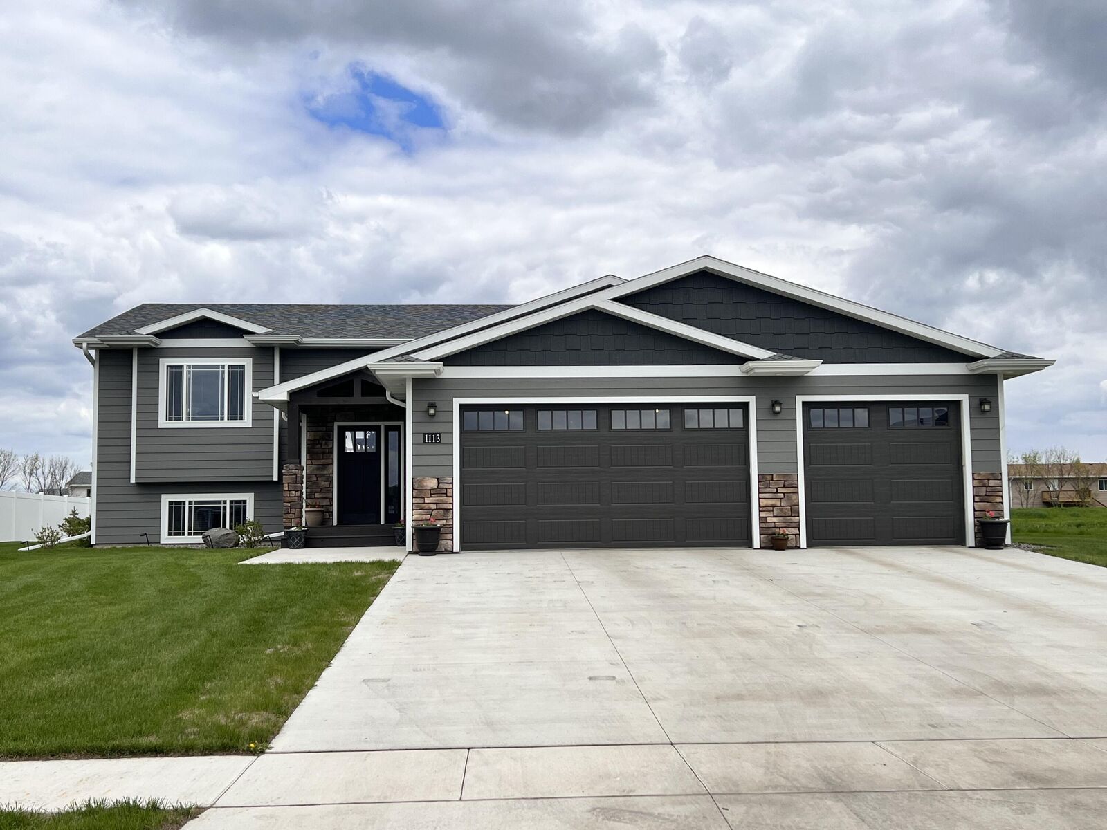 Property Photo: 1113 NE 30th Ave SD 57401