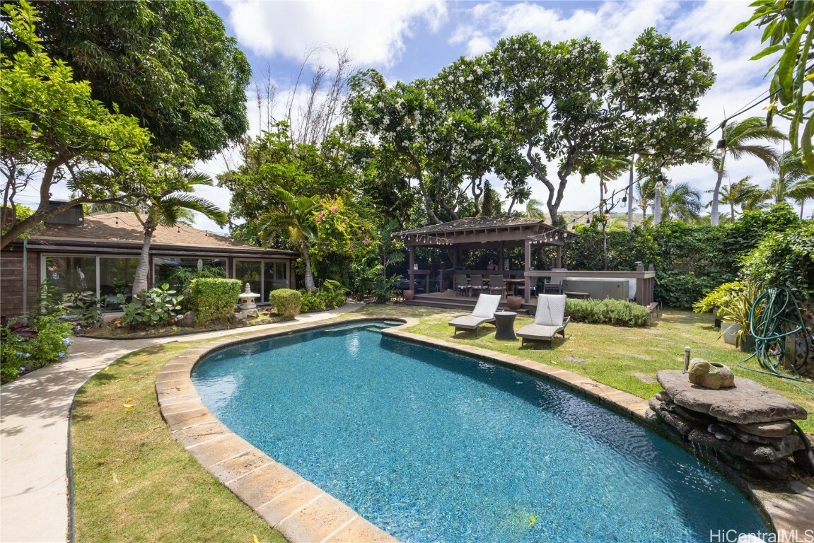 Property Photo: 321 Portlock Road HI 96825