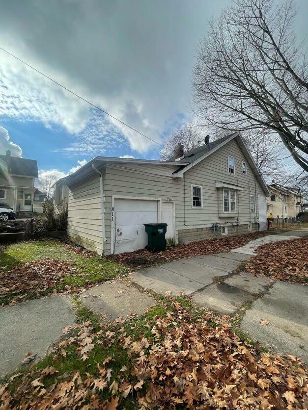 Property Photo:  811 W Lapeer Street  MI 48915 